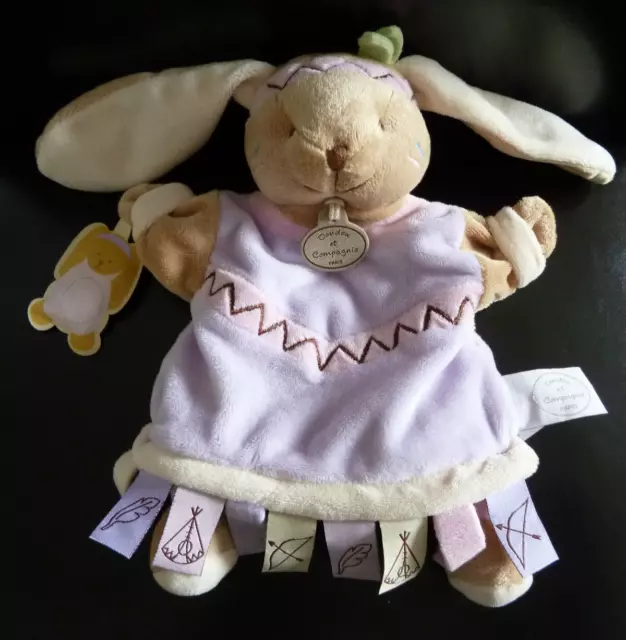 15. DOUDOU ET COMPAGNIE MARIONNETTE LAPIN  INDIENNE mauve rose - NEUF