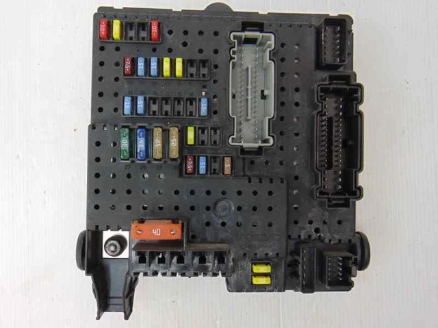 30786646 CAJA Reles / Fusibles Volvo S60 I 2.4 D5 2008 EUR 66,90 ...