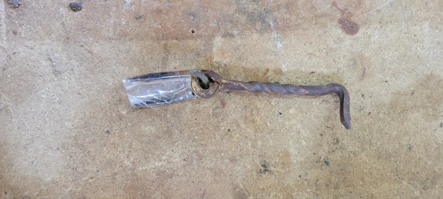 Antique HAND FORGED TWISTED IRON GATE BARN SHED DOOR LATCH HOOK