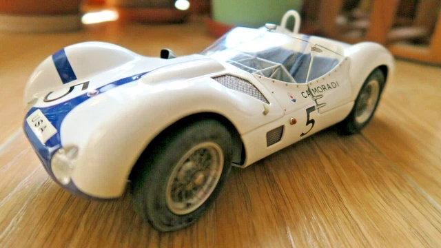 1/18 CMC MASERATI Tipo 61 Birdcage Dedicacee Par Dan Gurney Et Sir Stirling Moss EUR 2.599,99 - FR