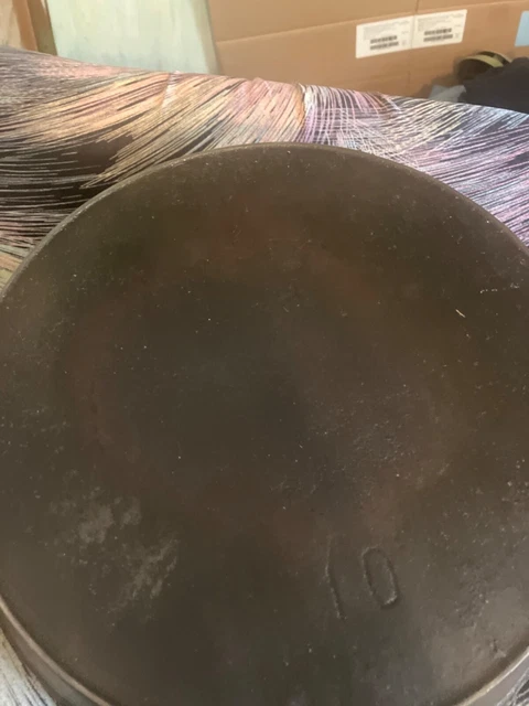 wagner cast iron skillet no 10 arc logo has crack sits flat