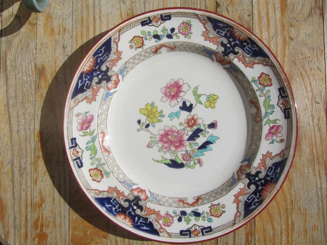 ancienne assiette en faïence de  Minton