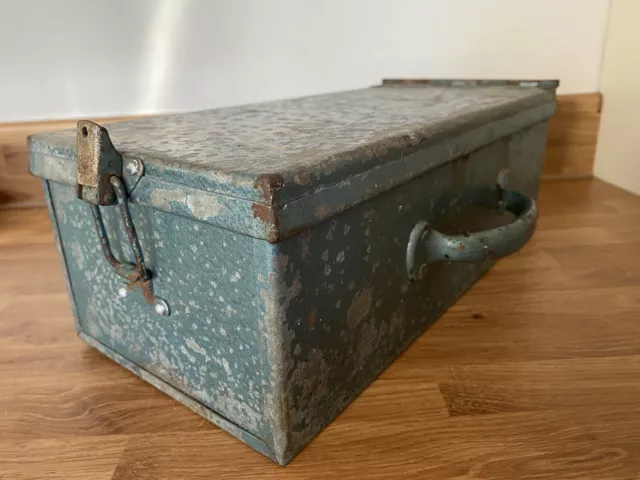 Caja de metal vintage estuche con bisagras de almacenamiento azul fuerte seguro pesado antiguo