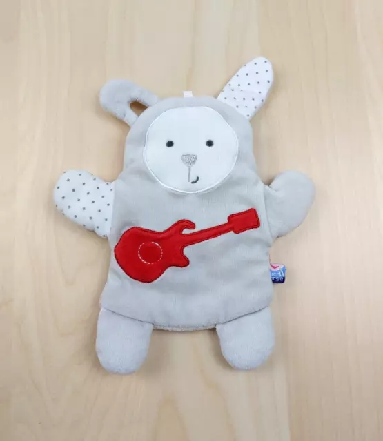 Doudou plat lapin marionnette SUCRE D’ORGE gris blanc guitare rouge étoiles