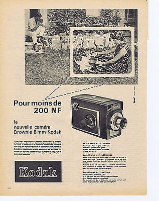PUBLICITE ADVERTISING   1961   KODAK     caméra BROWNIE 8mm 