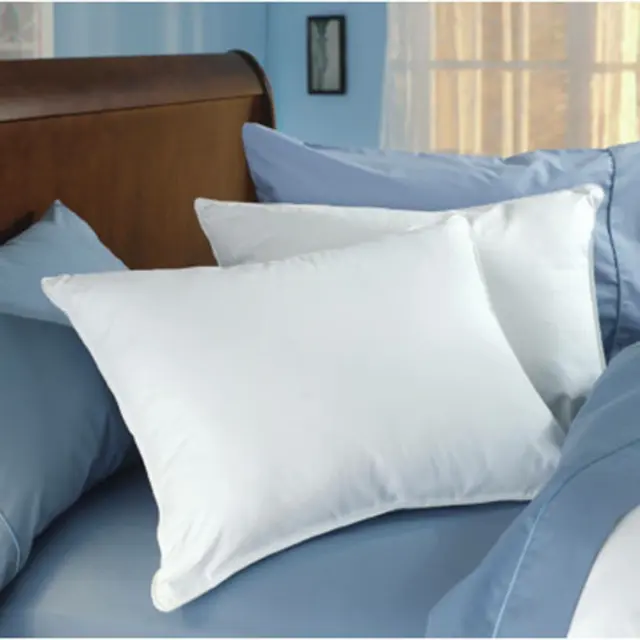 2  Pillows Hilton Hotels collection Gentle Soft Pillows Down Like Polyester 2 Pc