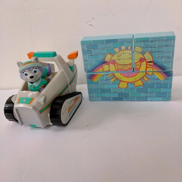 PAW PATROL EVERESTS Rescue Snowmobile Vehicle & Everest Poseable Figure