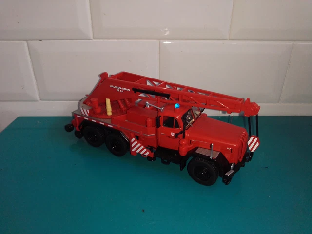 Coffret De Jouets Pompiers Solido - 3 Camions Et 1 Voiture à L'échelle 1/64, Occasion