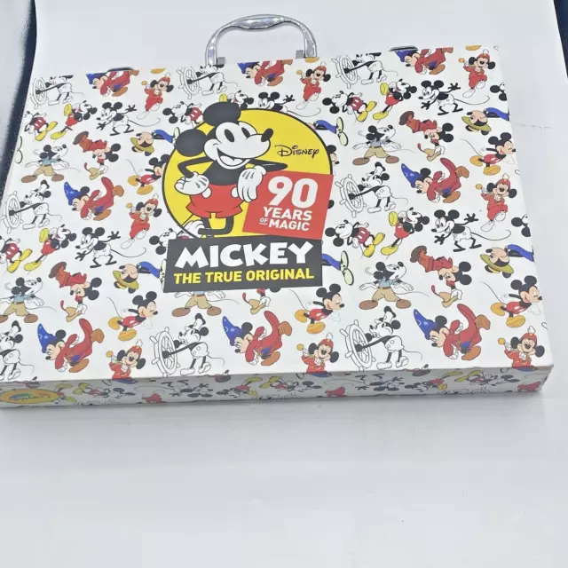 https://www.picclickimg.com/U5oAAOSwqEBlRZ85/Disney-90-YEARS-OF-Mickey-Mouse-Crayola-Markers.webp