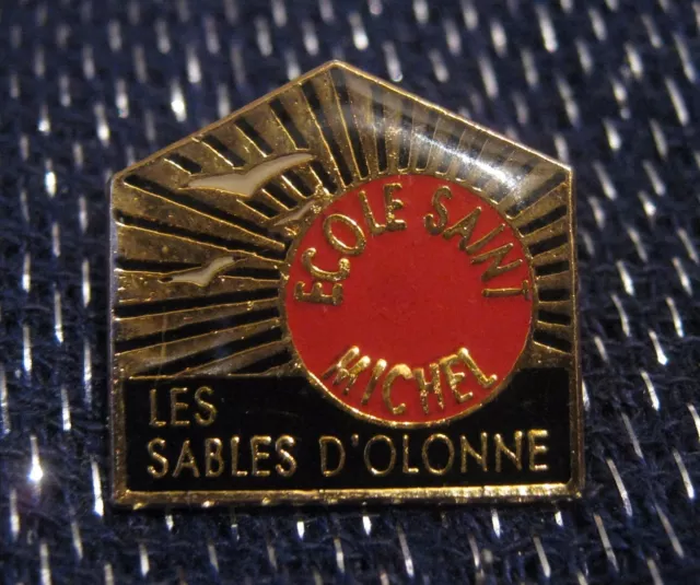 Great advertising Push Pin Badge Ecole Saint Michel Les Sables D'Olonne