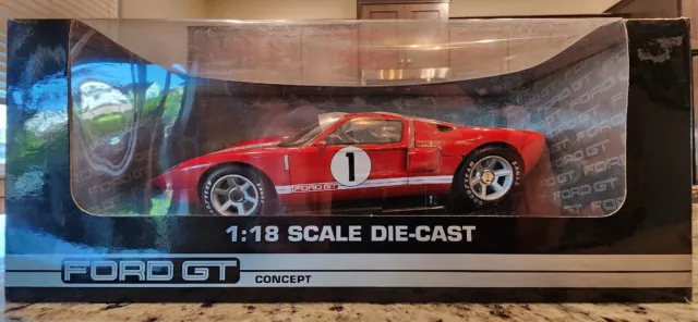 The Beanstalk Group 1:18 2005 Ford GT-40 Red #1 GT Concept 10022
