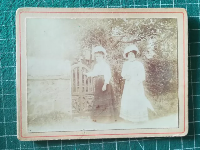 UG324 Photo Albuminous Circa 1900 Young Women IN Pied Cardboard Type CDV