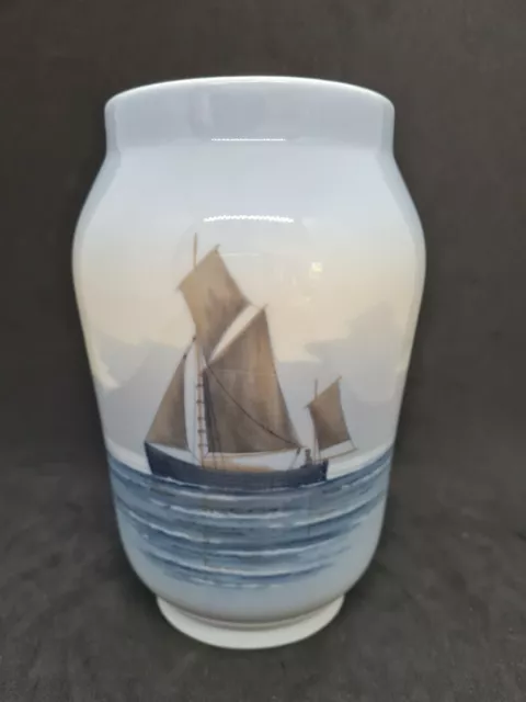 Royal Copenhagen Nr 2730 / 108, Vase mit Meerblick, Schiff, Möwe, Segelboot