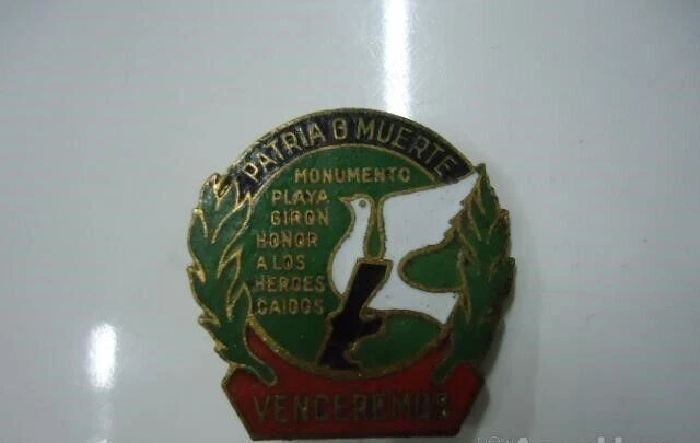 Cuba RIVOLUZIONE COMUNISTA VINTAGE PIN BADGE RARO