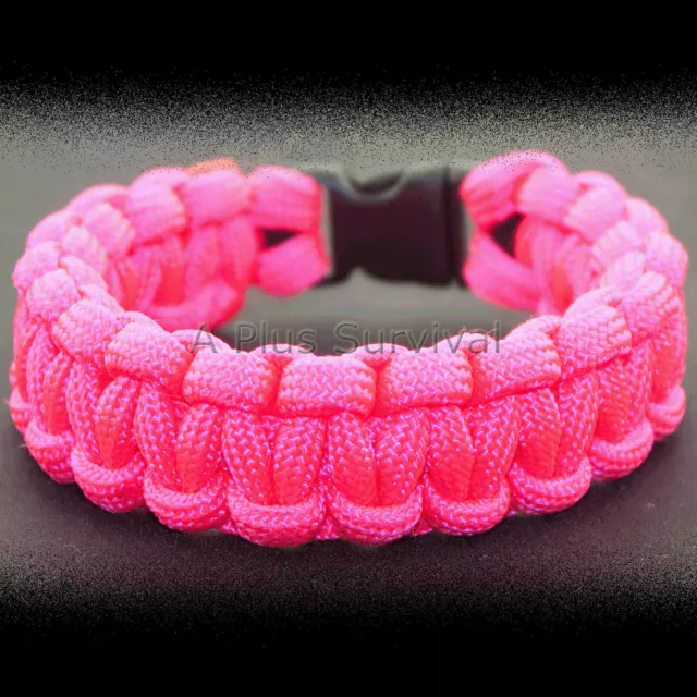 Pulsera unisex de supervivencia rosa paracord hecha a mano.