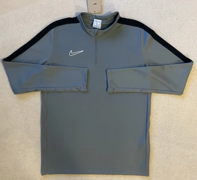 Top ragazzo Nike 1/4 cerniera Dri Fit. Autentico nuovo con etichette. Taglia XL. Età 14-15