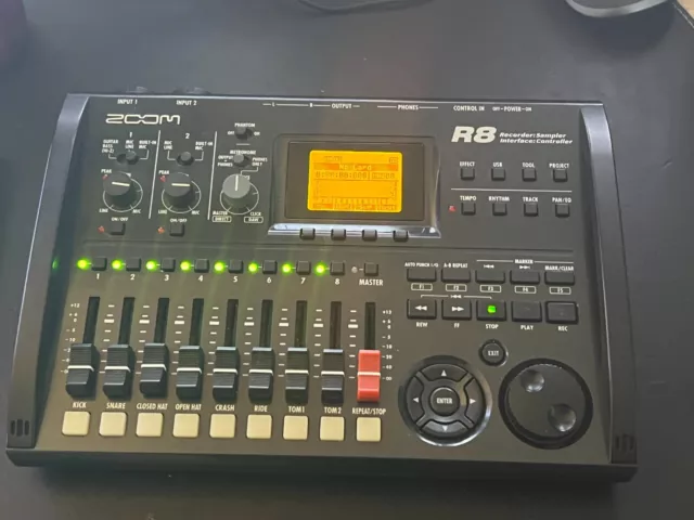 ZOOM R8 Multitrack recorder with onboard condenser mics