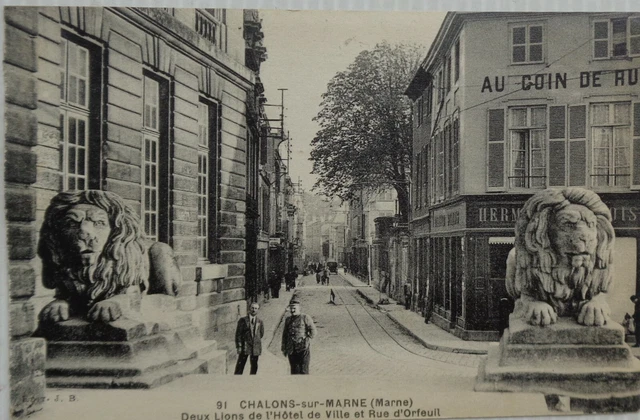CHALONS SUR MARNE 51cpa Deux Lions de l'Hôtel de Ville et rue d'Orfeuil Good Condition