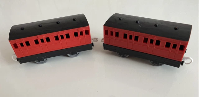 TOMY TRACKMASTER THOMAS the tank engine Sir Handels coaches x 2 £6.99 ...
