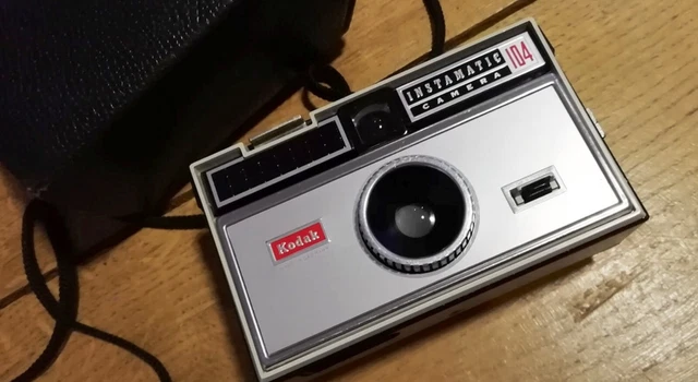 APPAREIL PHOTO ARGENTIQUE ANCIEN : KODAK INSTAMATIC 104 - Etats-Unis 1965