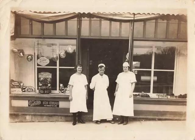 1920s Photo Ice Cream Shop Astoria Queens NY Bakery Great Window Display Workers
