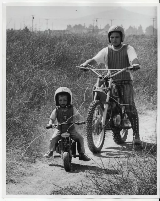 25x20cm Orig Foto 1971 Junge mit 2,5 Jahren auf seinem Motorrad photo G