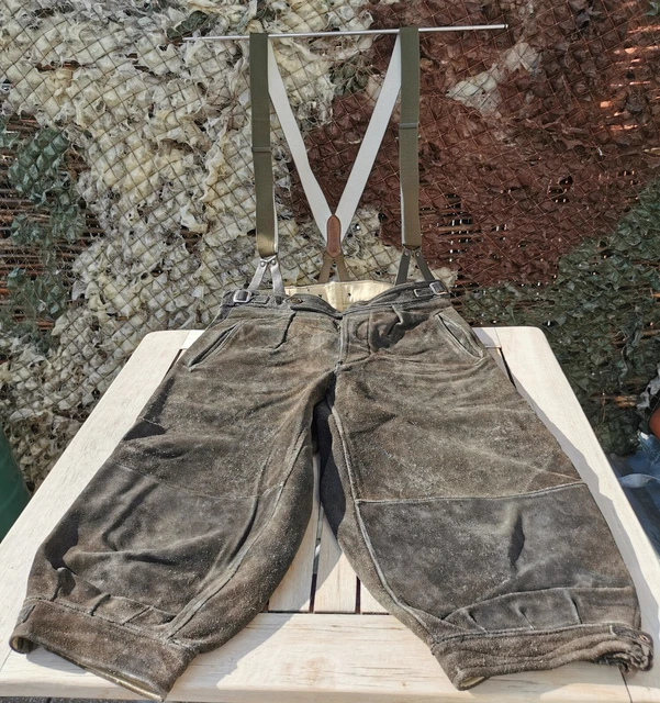 Pantaloni in pelle antichi, speziosi, 3/4 ginocchiera per Oktoberfest taglia M, antichi, usati. Pantaloni in pelle antichi, speziosi, 3/4 ginocchiera per Oktoberfest taglia M, antichi, usati.