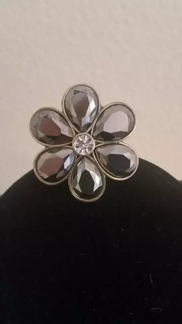 Heidi Daus "Glittering Garden" Crystal Flower Ring Size 6 $100 Ret New With Tag