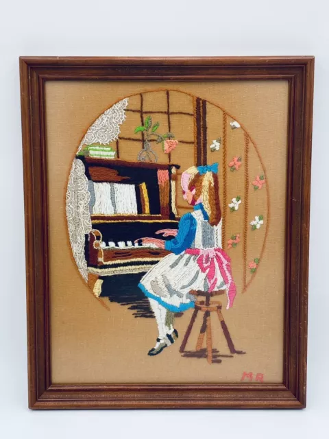 "Lección de piano bordado Crewel enmarcada de colección - piano para niña de 12,5"" x 15,5"