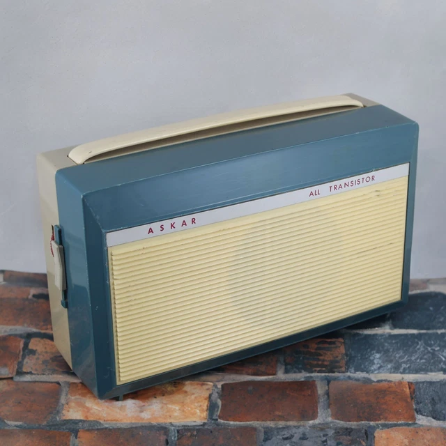 Tourne-disque vintage Continental français Edison avec boîtier orange avec haut-parleur cassé vers 1960-70 / EVE - Canada