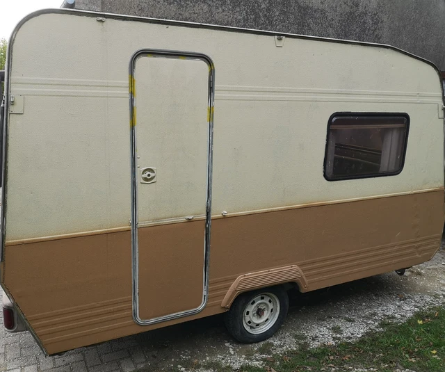 Bastler Wohnwagen  mit  Feuchtigkeits/  Wasser  Schaden