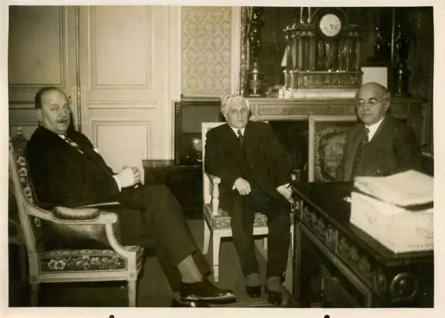 La conférence des trois ministres, M.Flandin, M.Boncour, et M.SArraut Vintage Pr