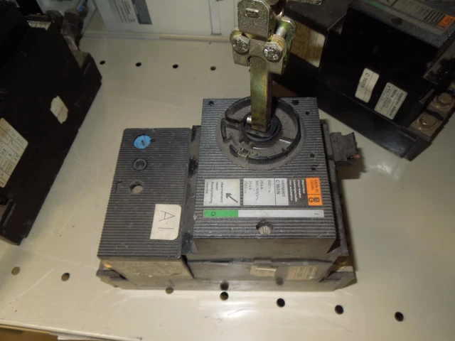 Merlin Gerin Compact C 160 N 160A 3P 660V Circuit Breaker w/ Handle Shaft Used Merlin Gerin Compact C 160 N 160A 3P 660V Circuit Breaker w/ Handle Shaft Used