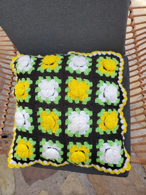 DIY] – Coussin au crochet en point Yo-Yo – Blog d'une maman créative