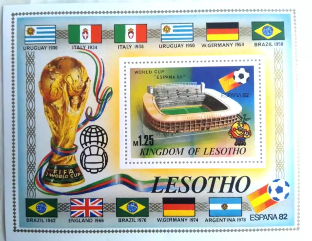 Fußball WM Spanien 1982, Lesotho Block mit Stadion, Siegerflaggen, postfrisch