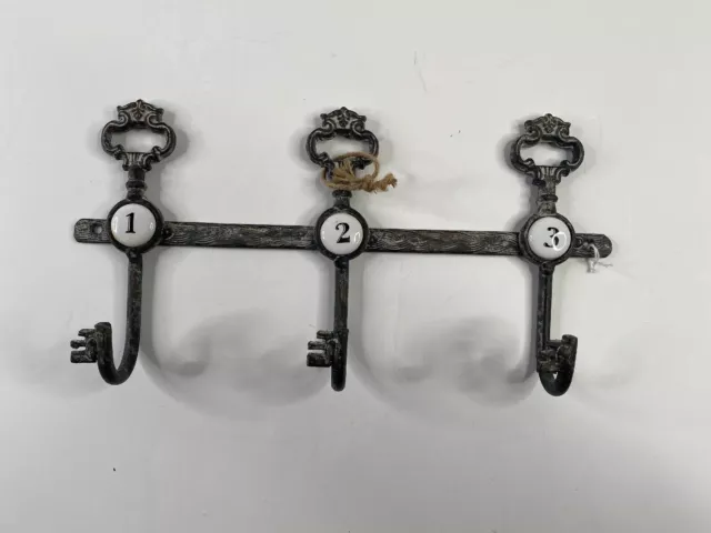 Beautiful Home Keys Silver Metal Wall Mounted Key Holder H 7” L 13” Chic