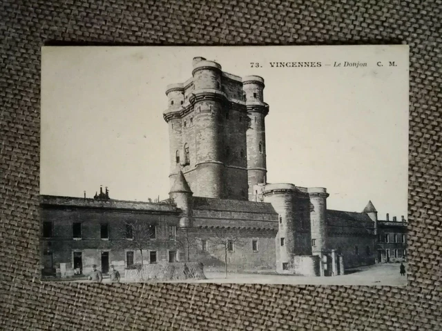 Cpa Vincennes Le Dunjon