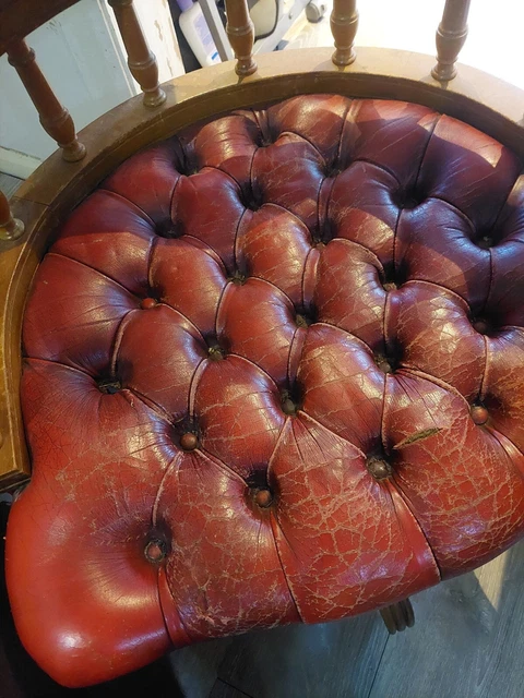 Hillcrest Chesterfield Revolving Captain's Swivel Chair Adjustable Height 2