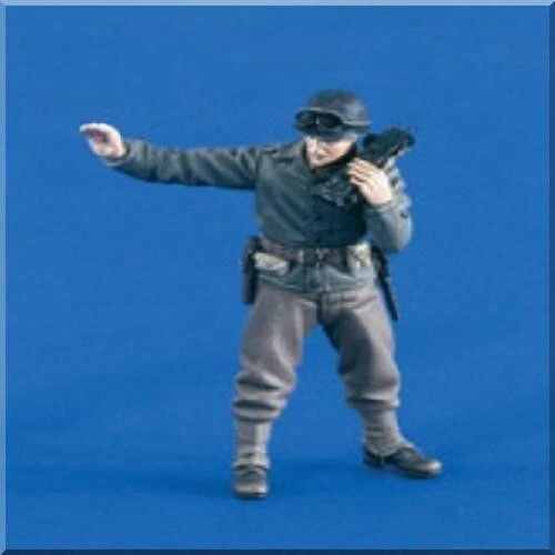VERLINDEN 1/35 US Tanker Captured by Waffen-SS Officer WWII (2 Figures
