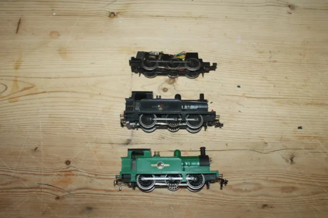 Hornby Dublo 00 Gauge 2 Rail 0-6-0 Class R1 Locos X 2 & 0-6-0 Chassis Runners