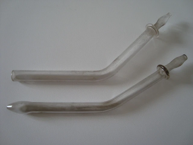 Coppia di antiche cannule in vetro (per uso medico)
