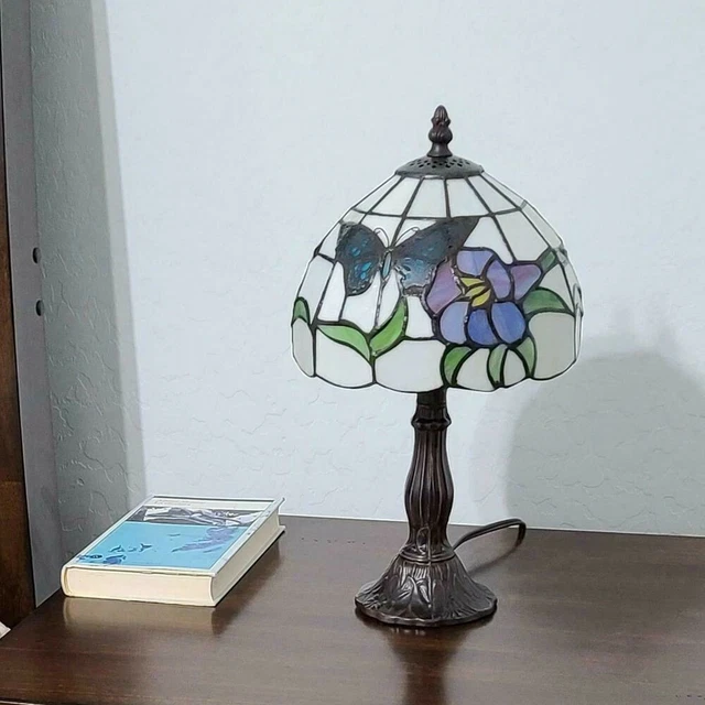 15Inch Butterfly Theme Stained Glass Accent Reading Table Lamp in Tiffany Style
