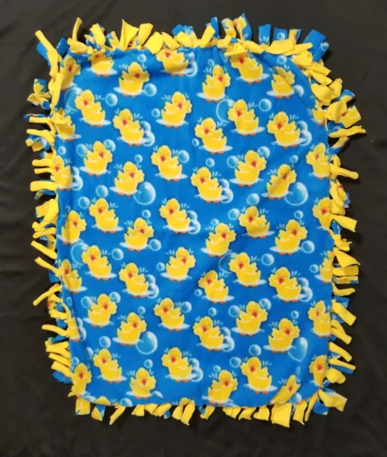 Manta de bebé hecha a mano patos burbujas de agua 2 capas azul amarillo lana flecos atados