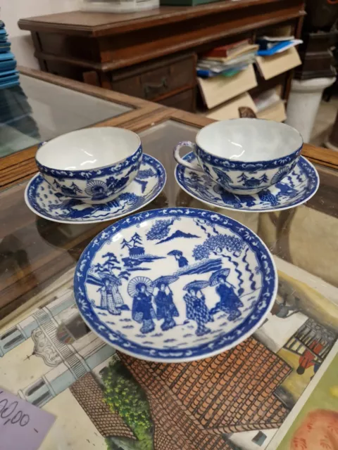 Coppia Di Tazzine In Porcellana Giapponesi. (2 Tazze/3 Pittini) XX Sec
