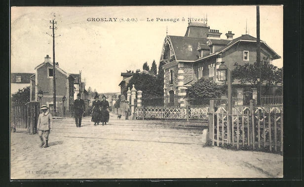 CPA Groslay, Le Passage a Niveau