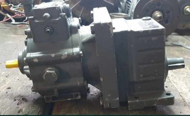 motoréducteur Lenze 27-164 tr/min moteur 0,25 kW /#8 J4V 4207