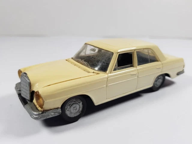 Création RD Manou Marmande 1978 - Mercedes 250 SE 1/43 Sur Base Norev - état Correct
