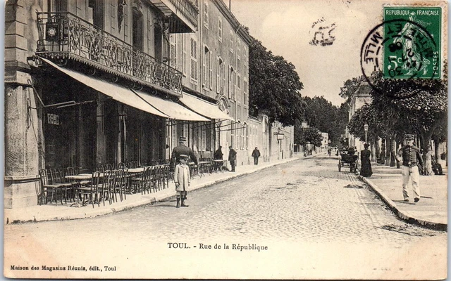 54 TOUL - un coin de la rue de la republique
