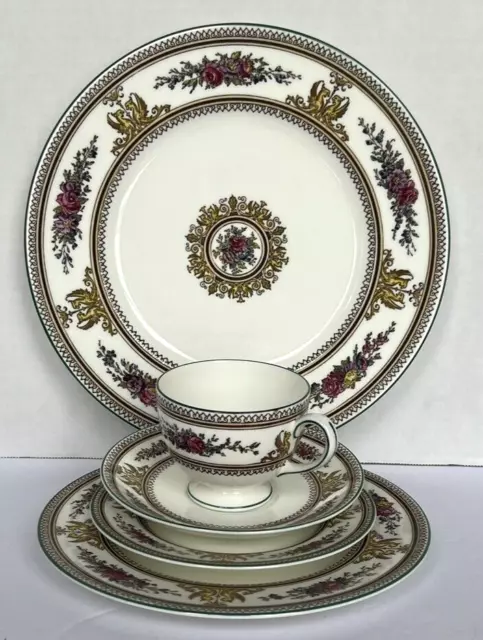 Wedgwood Columbia W595 5 Piece Place Setting Bone China England