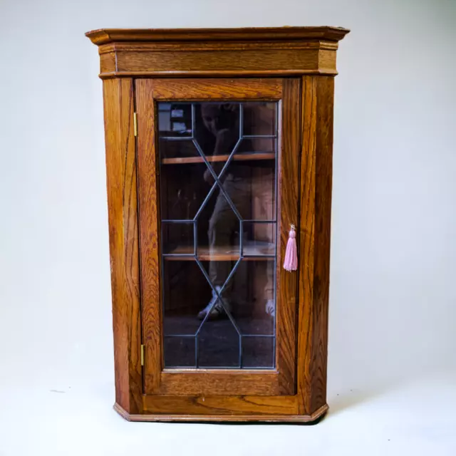 Attractive Georgian Oak Wall Hanging Corner Cupboard with Leaded Glass Door